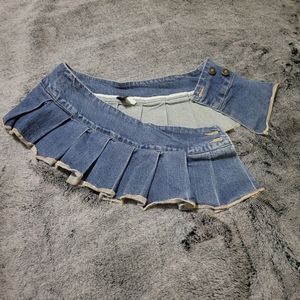 Denim mini skirt, button closure